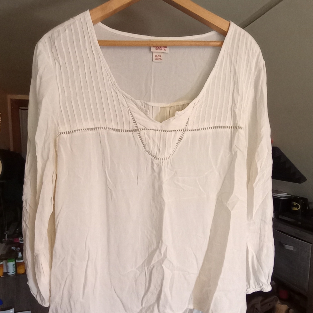 Light sleeve light boho like shirt